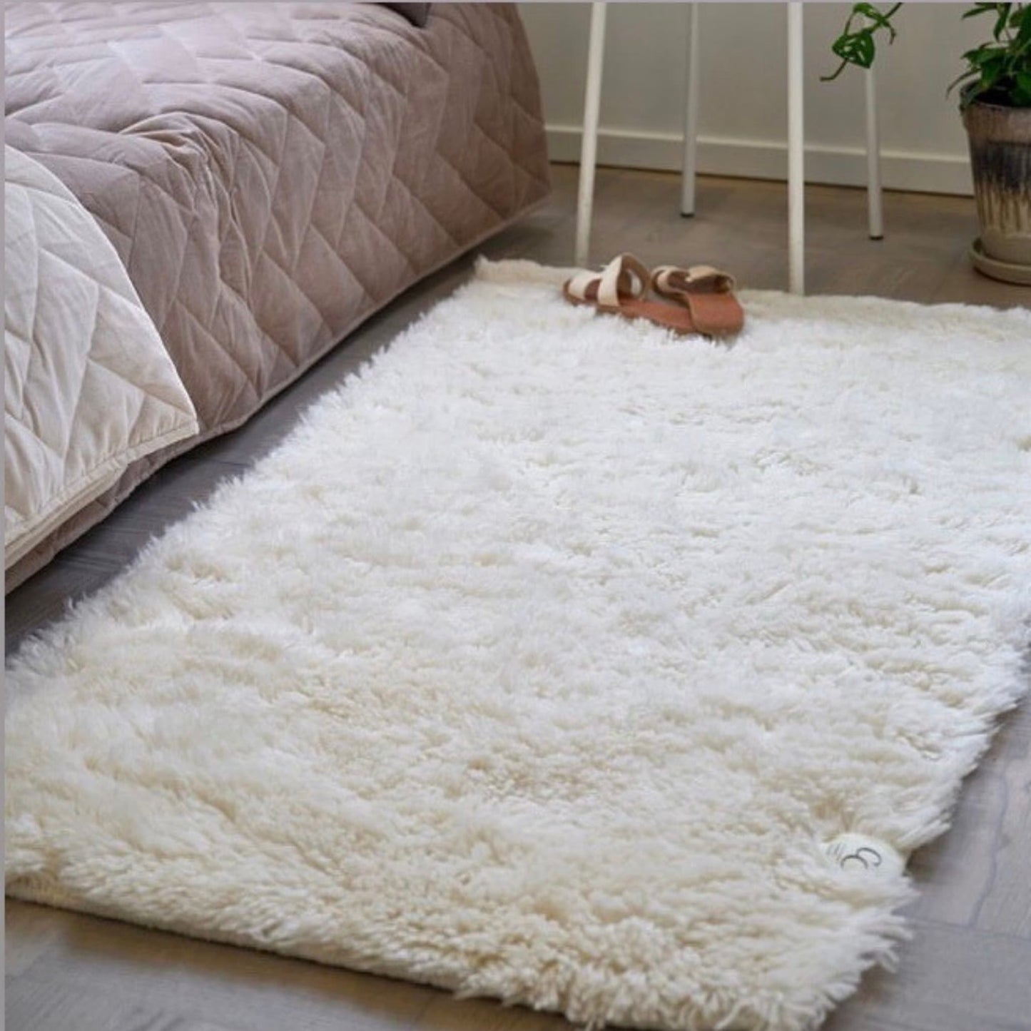 Cloudy rug white